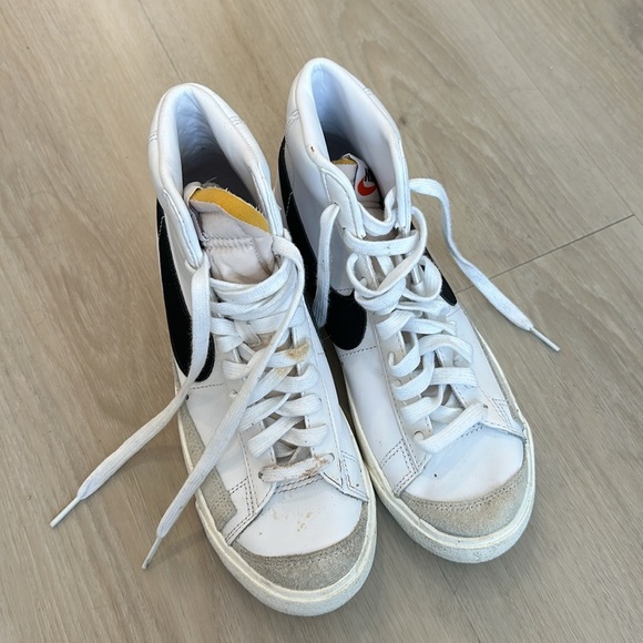 Nike White Blazer Mid ‘77 high top sneaker size 7.5 women’s - Picture 3 of 6